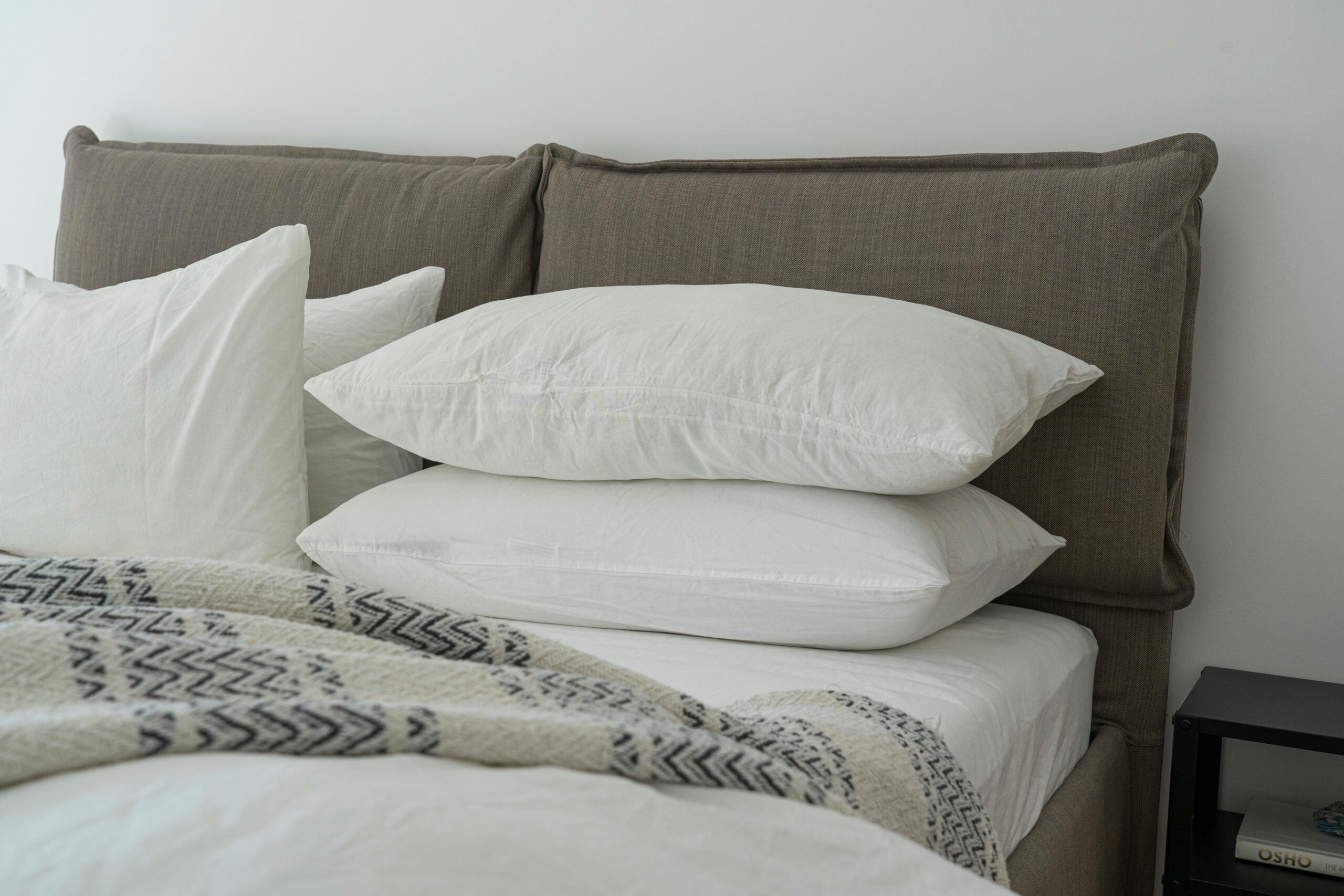 Quick Home Guide to Cleaning Mattress and Pillows